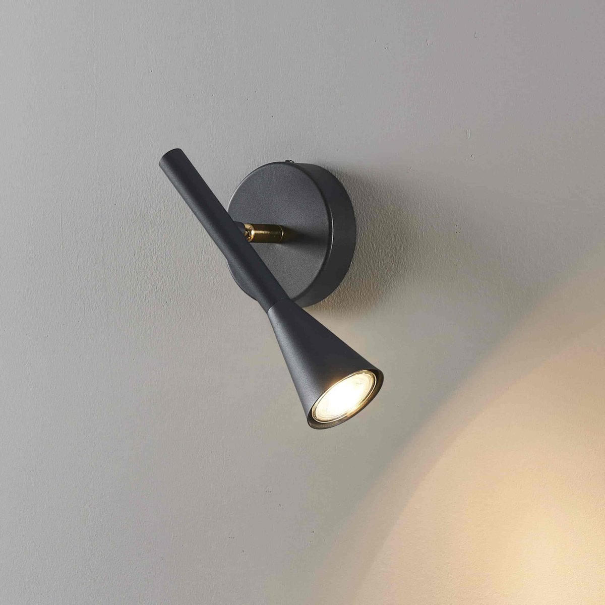 Applique conique minimaliste chic - HOLEN noir et doré, KOSILUM