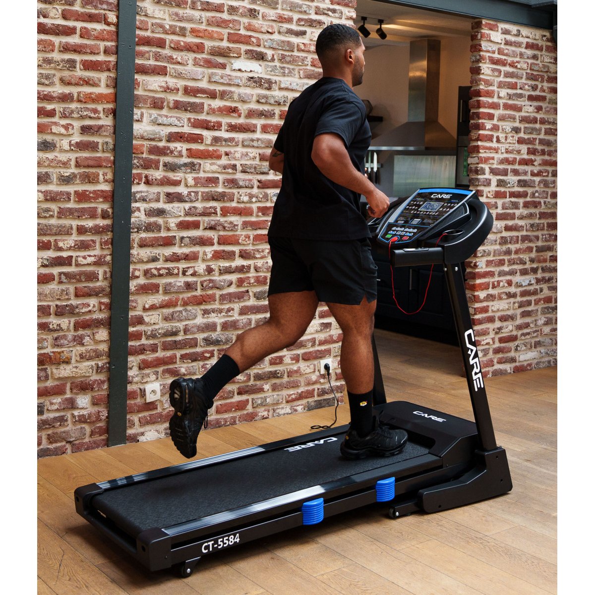 Tapis de course Connecté CARE - CT-5584-3 - 18km/h - Kinomap noir, CARE FITNESS