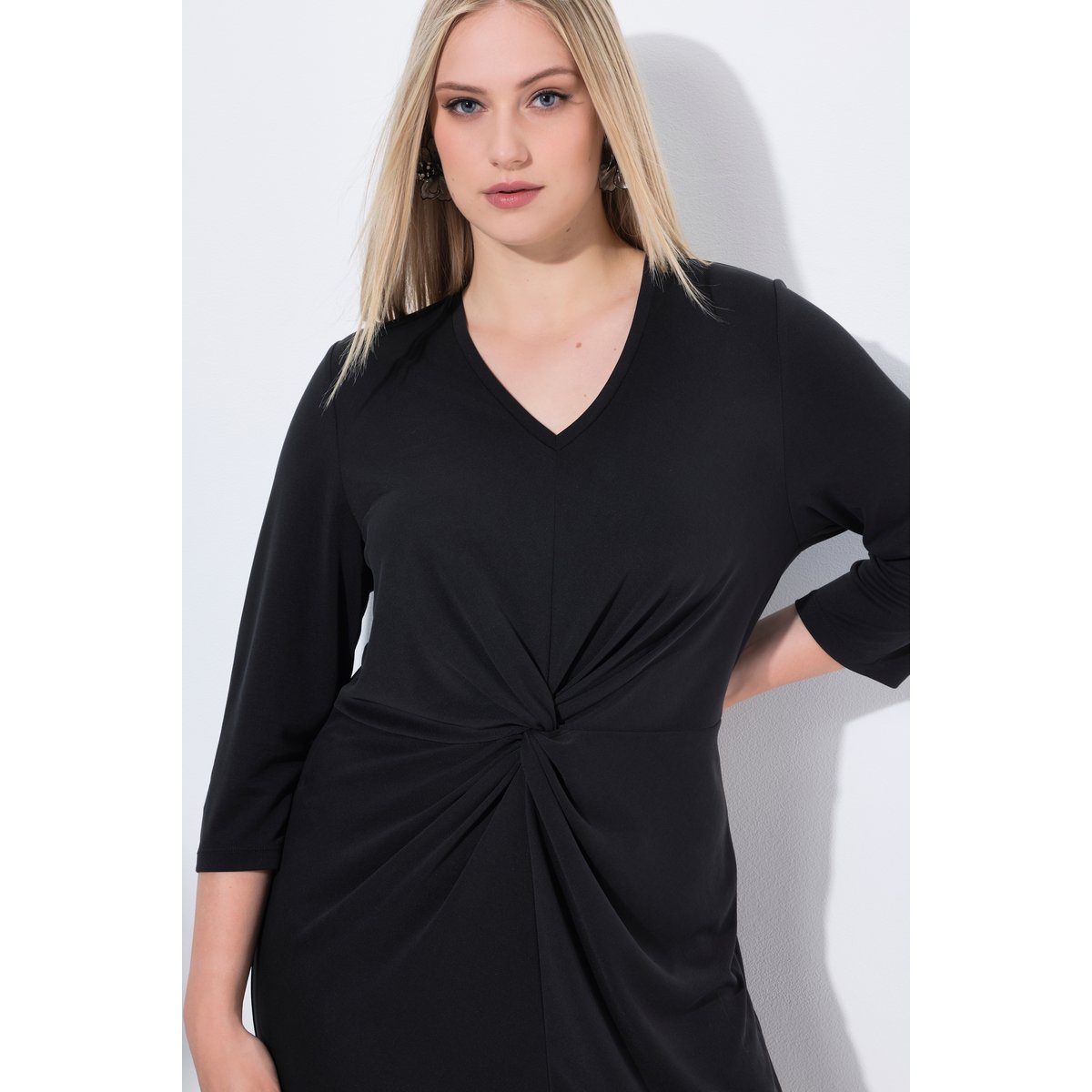 Robe midi avec décolleté en V et manches noir, ULLA POPKEN