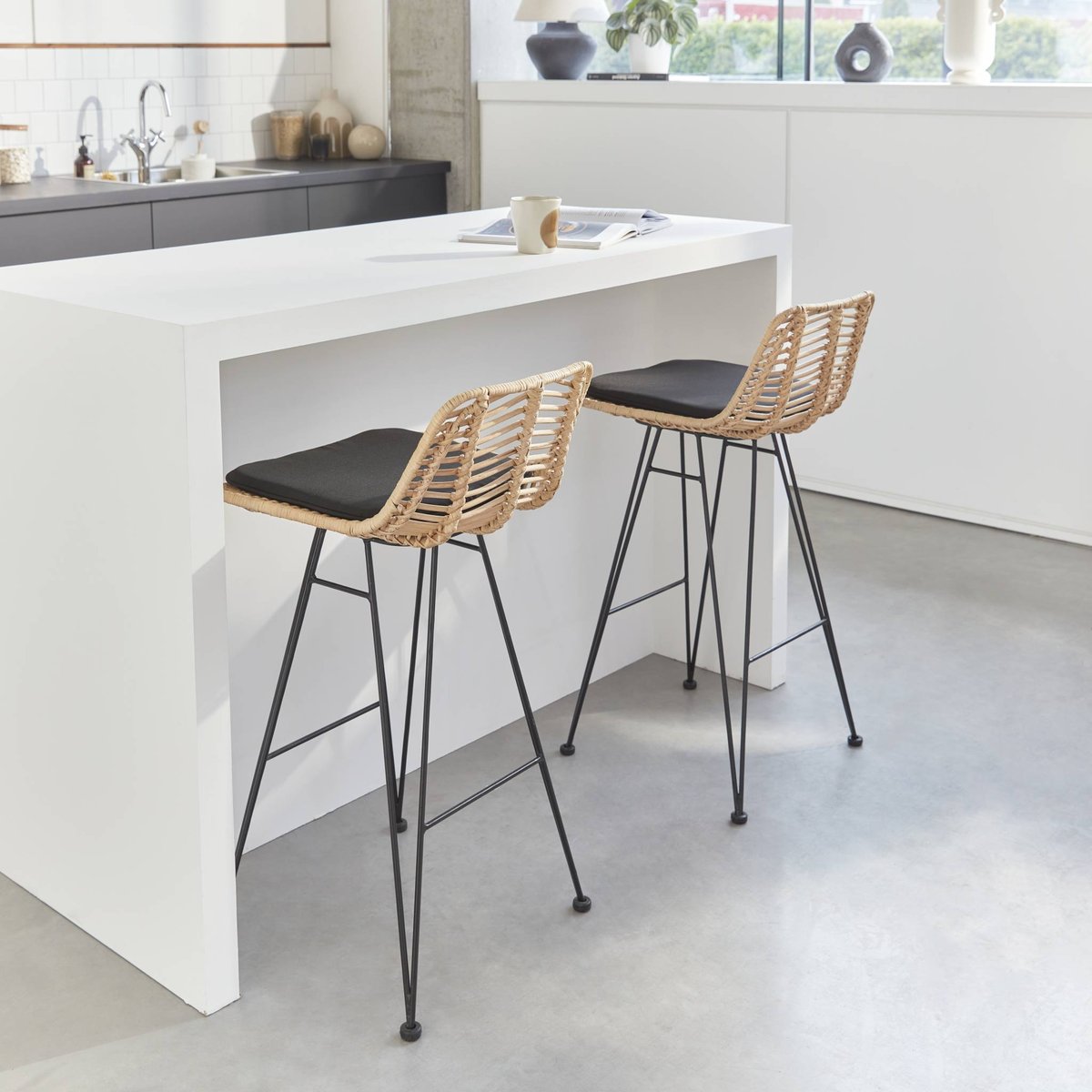 Tabouret de bar métal et rotin 67cm (lot de 2) CAHYA noir, SWEEEK