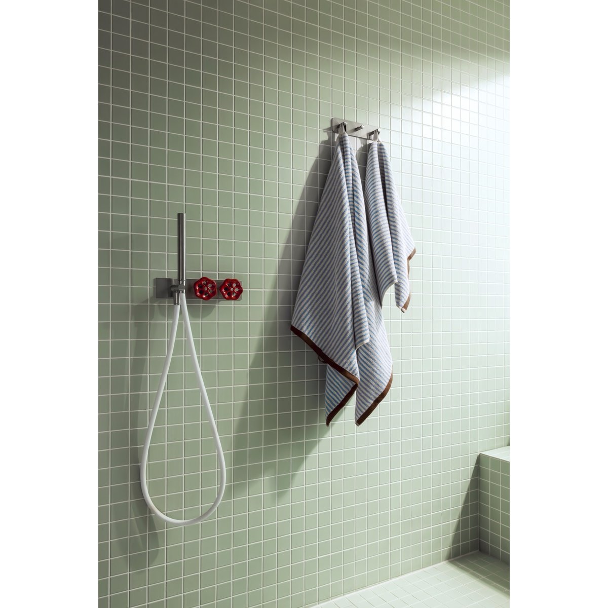 Serviette de bain GOBO baby blue / wide stripes, NOO.MA