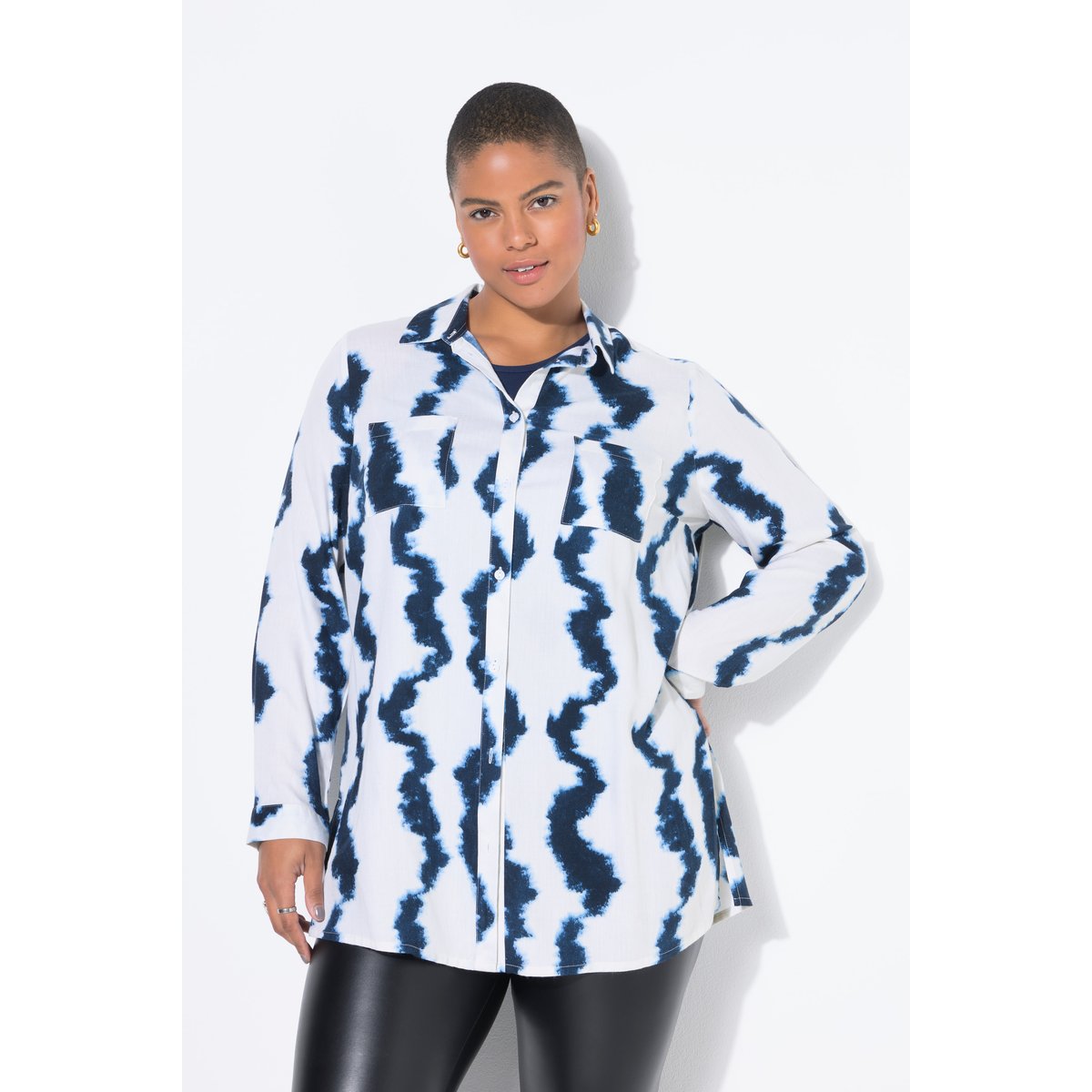 Chemisier imprimé batik, Boxy Shape bleu foncé, STUDIO UNTOLD