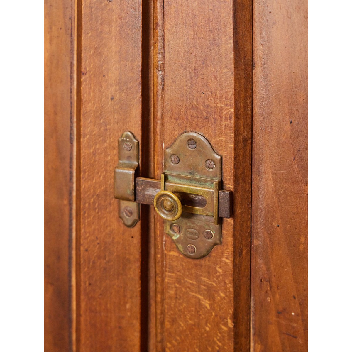 Buffet en bois massif Gilbert N°1721 - Bon état bois foncé, DEBONGOUT