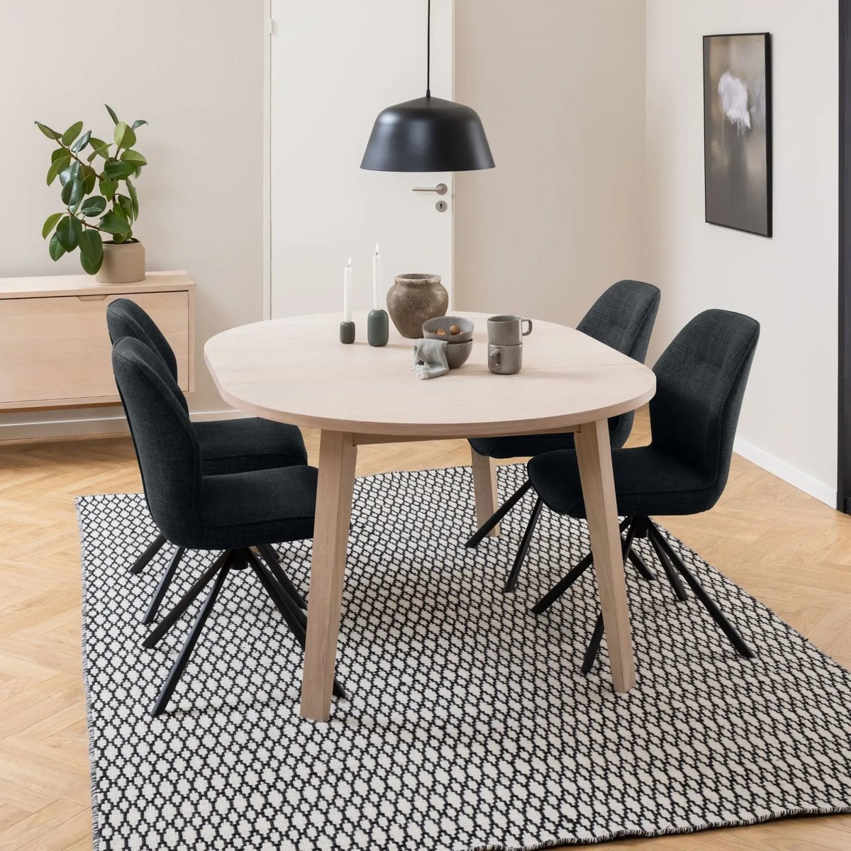 Table ronde extensible en chêne blanchi L120/220 4/8 places - ALISIA bois clair, HELLIN, DEPUIS 1862