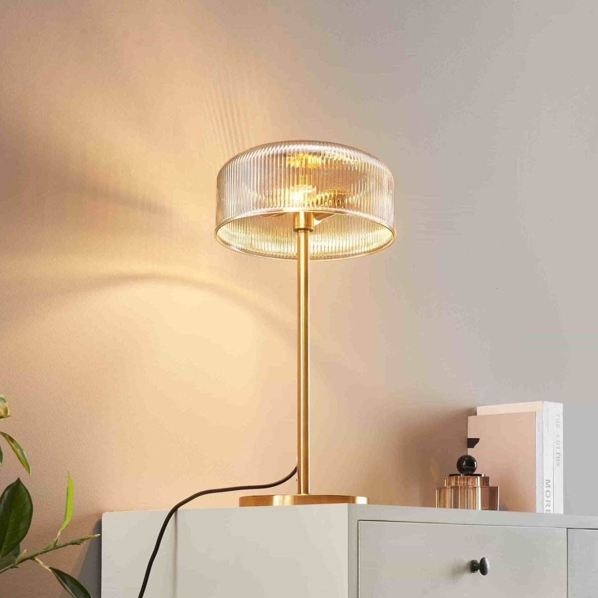 Lampe de table vintage raffinée - AURÉLINE ambré et laiton, KOSILUM