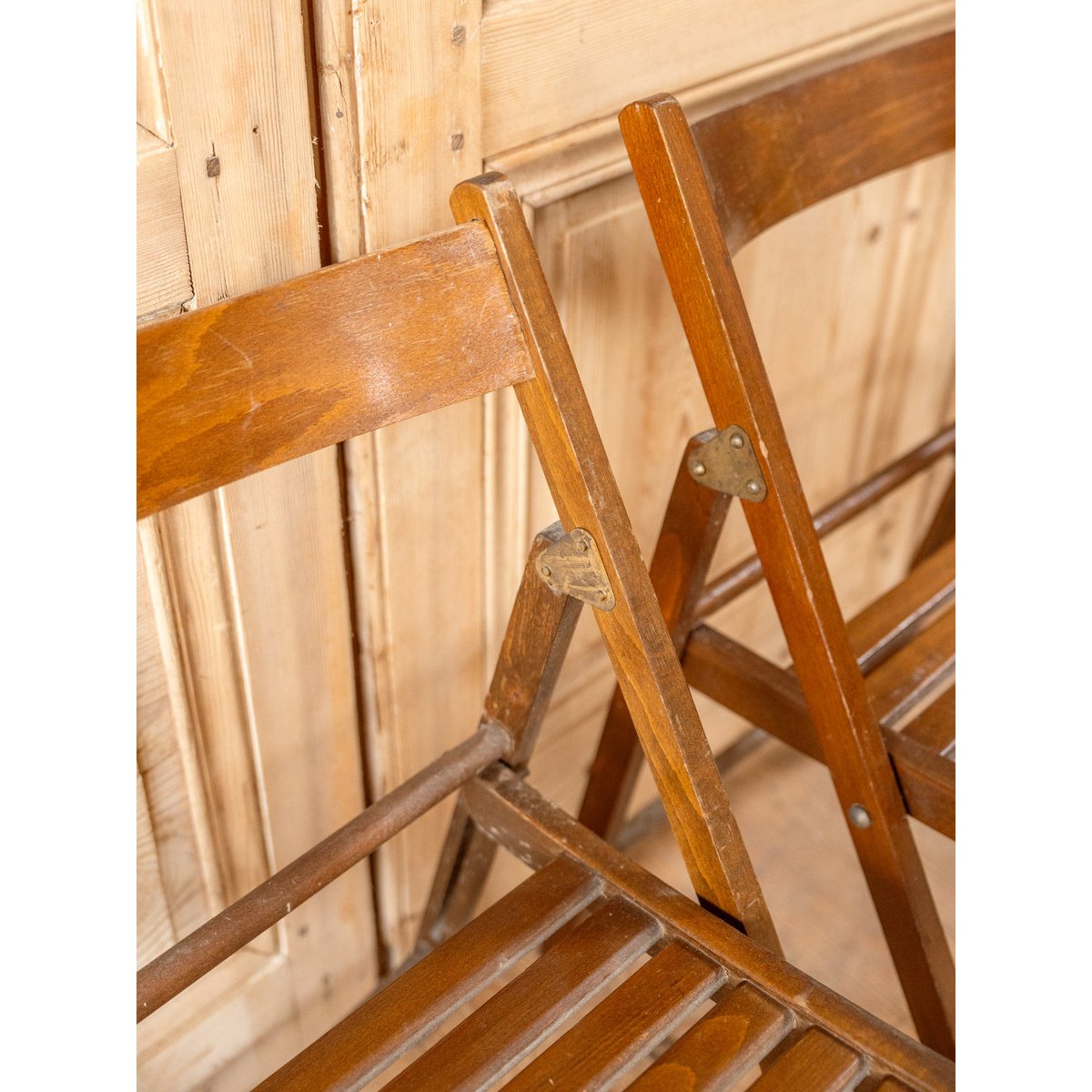Lot de 4 chaises pliantes en bois Claude N°1462 - Bon état bois foncé, DEBONGOUT