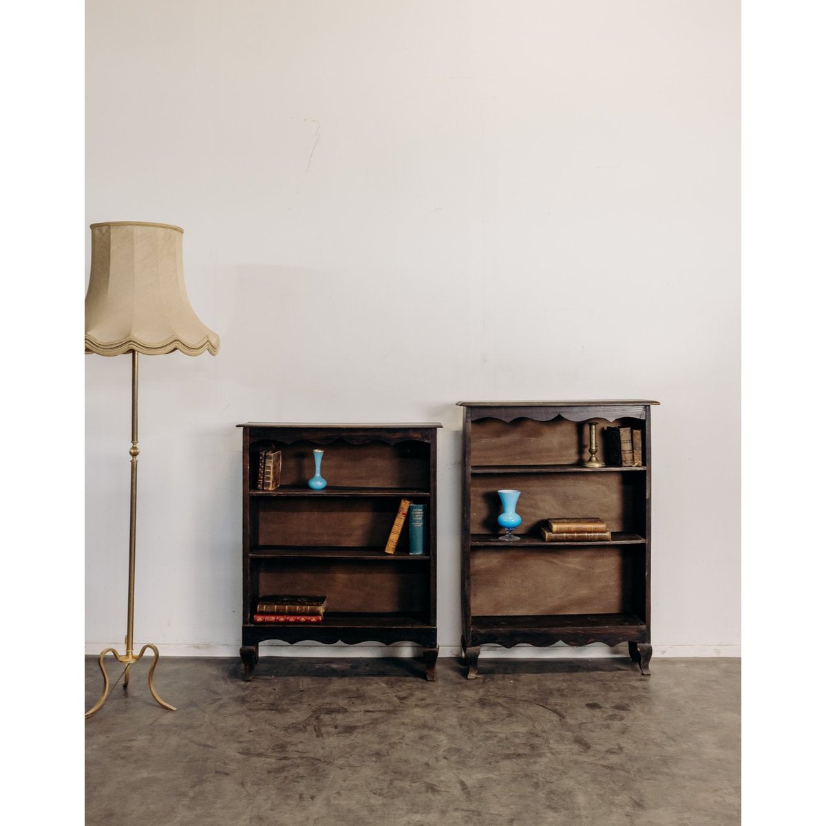 Paire d'étagère ouverte en bois foncé Gaëlle N°1568 - Bon état noir, DEBONGOUT