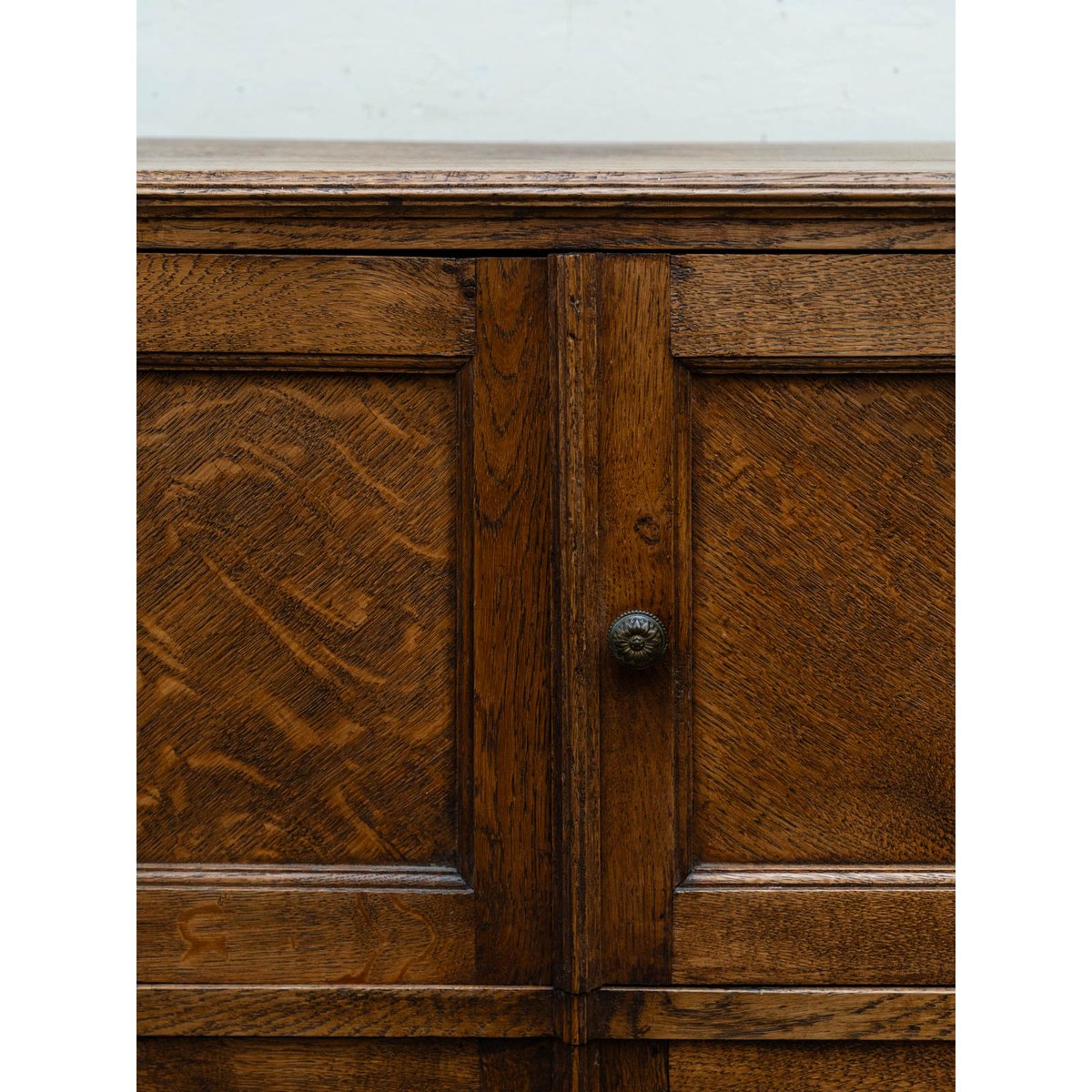 Petite armoire ancienne en bois Blandine N°543 - Bon état bois foncé, DEBONGOUT