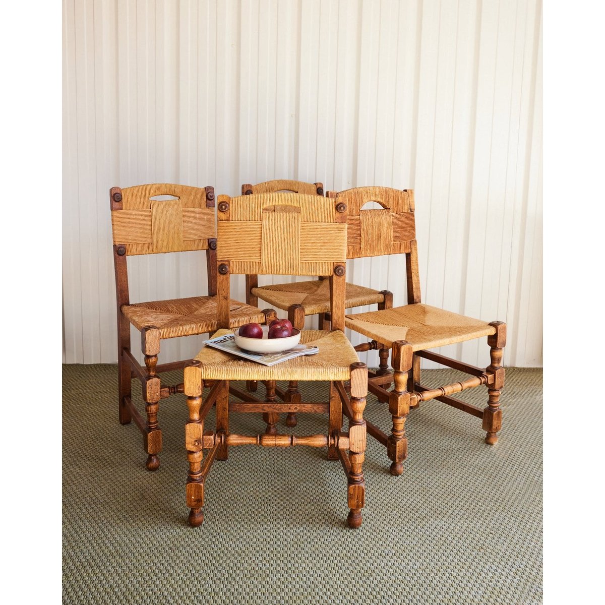 Lot de 4 chaises en paille entrelacées Claude N°1461 - Bon état bois clair, DEBONGOUT