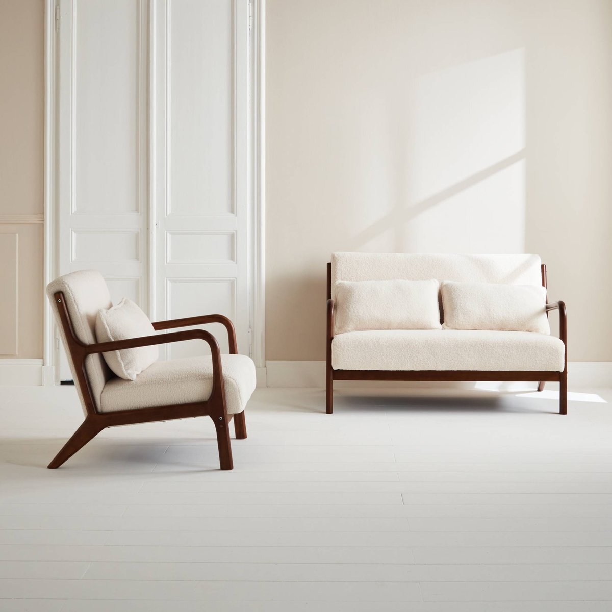Banquette 2 places + Fauteuil bois d'hévéa teinté noyer clair et bouclette LORENS crème, SWEEEK