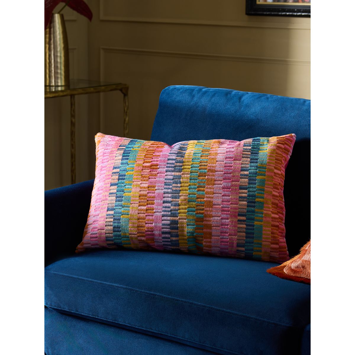 Coussin à rayures rio en velours coupé multi-lumineux, NEXT