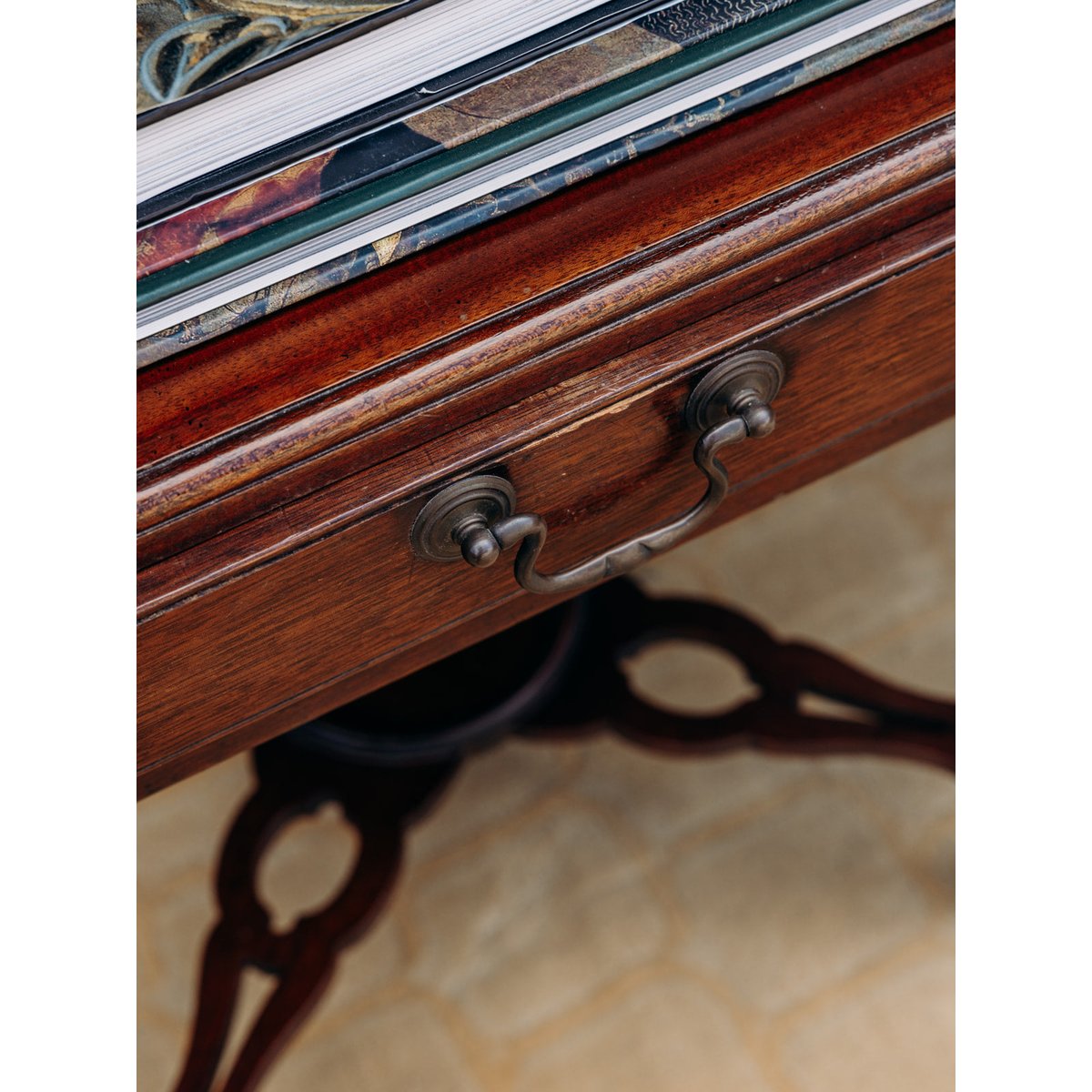 Table d'appoint en bois Francine N°338 - Bon état bois, DEBONGOUT