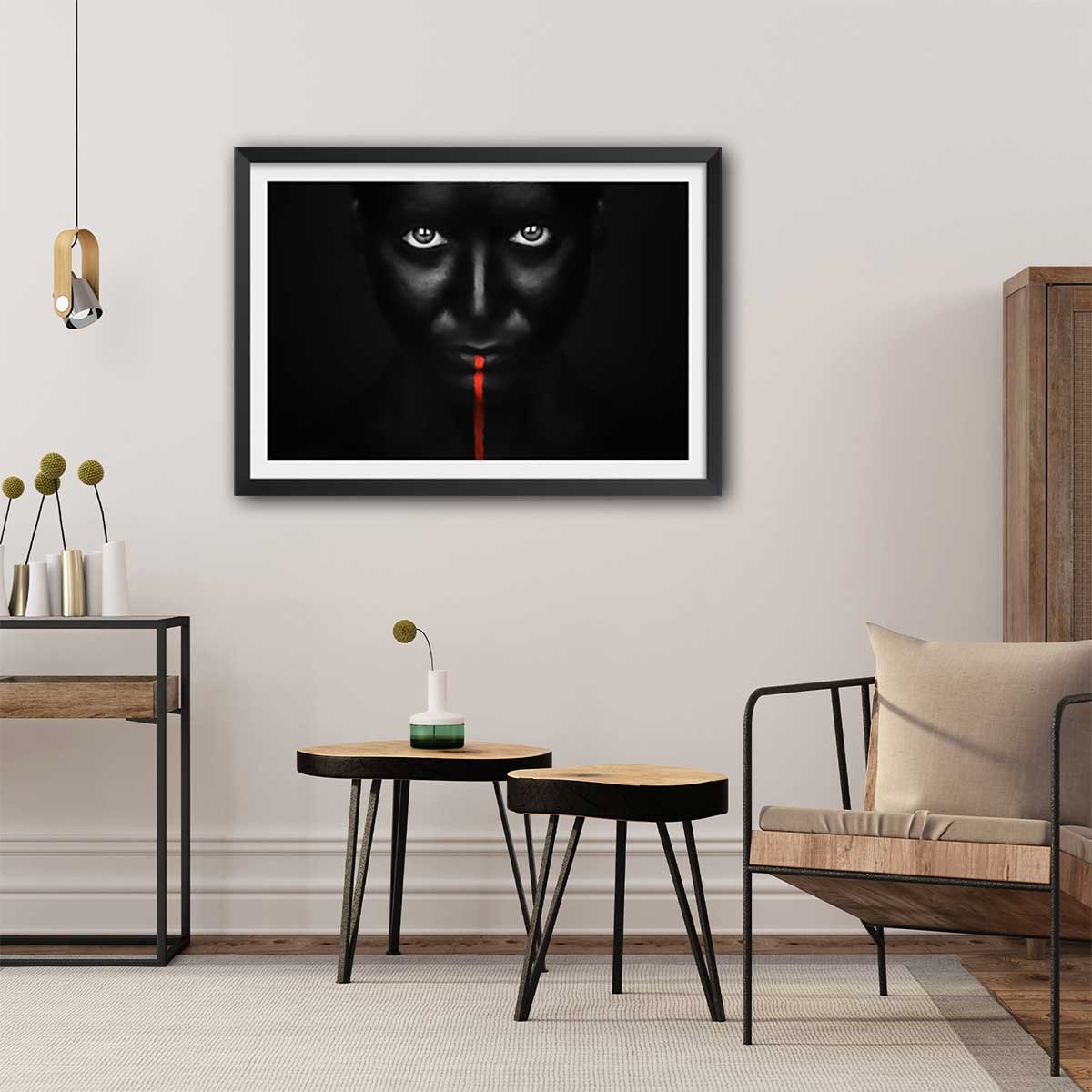 Affiche photo d'art portrait rouge affiche + cadre en bois - noir, HEXOA