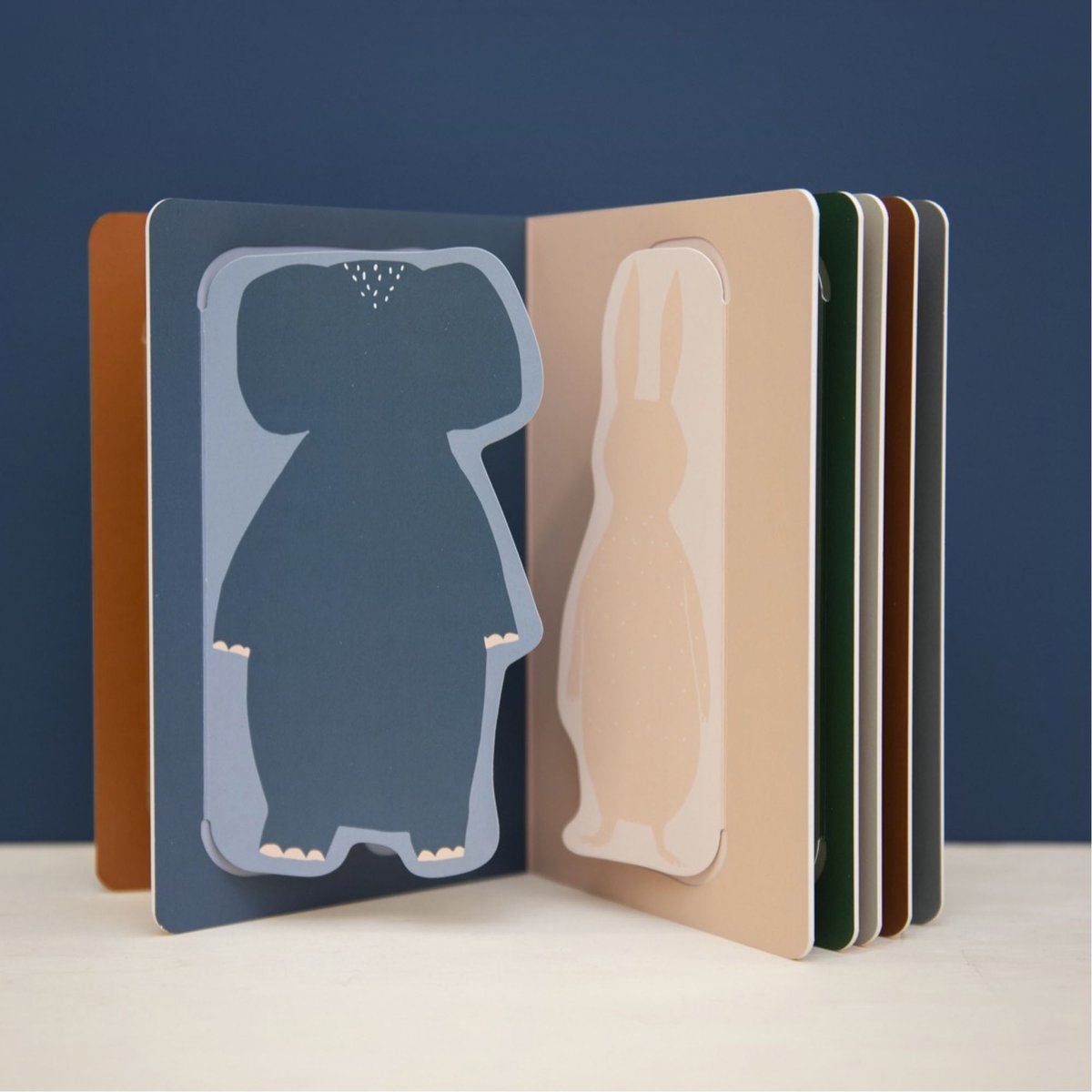 Livre d'éveil blanc, TRIXIE