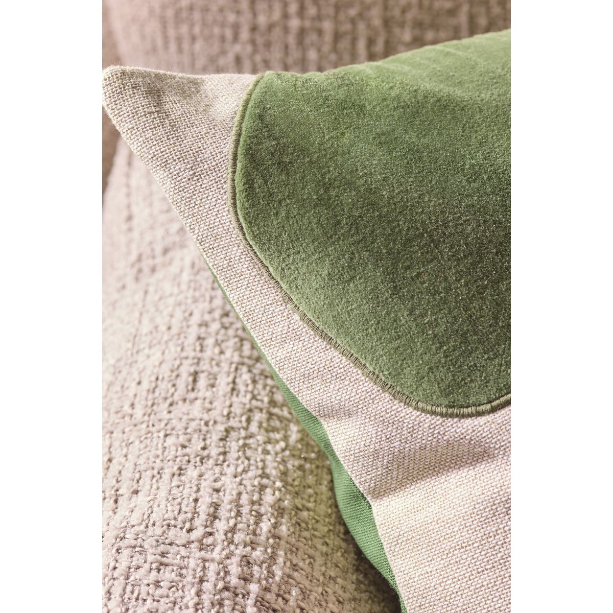 Coussin à motif abstrait vert, NEXT