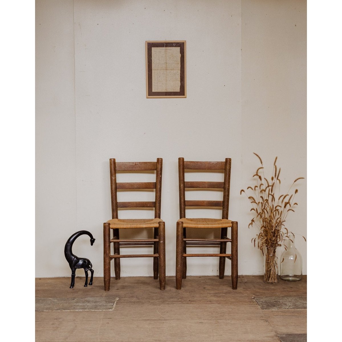 Paire de chaises en bois Claude N°1241 - Bon état bois foncé, DEBONGOUT