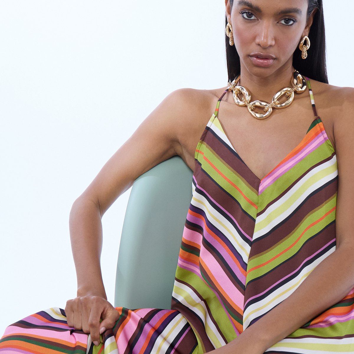 Robe longue fluide à fines bretelles rayures multicolores vert olive, LOLA CASADEMUNT