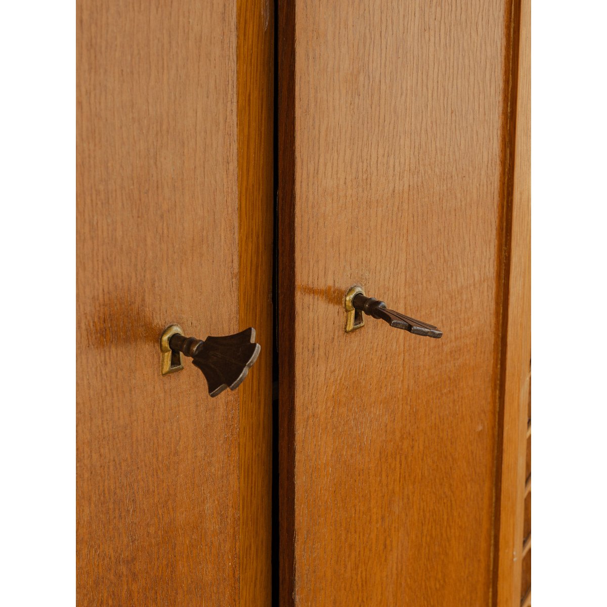 Armoire en bois et rotin Magda N°716 - Bon état bois clair, DEBONGOUT