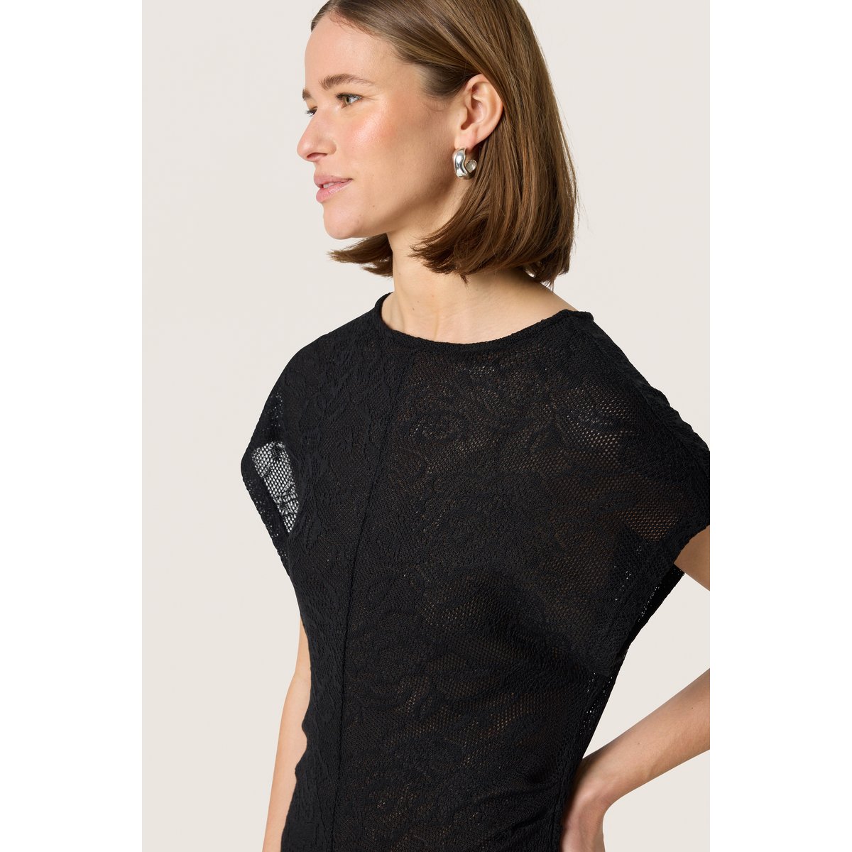 Robe noir, SOAKED IN LUXURY
