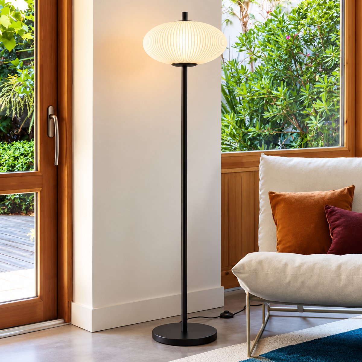 Lampadaire, métal et verre opalin, ARIA noir, ALTASSINA