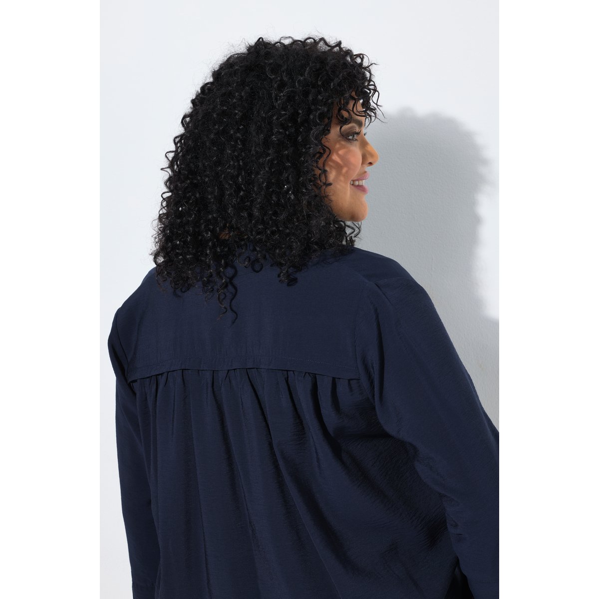 Veste à bouton-pression. Décolleté marine, ULLA POPKEN