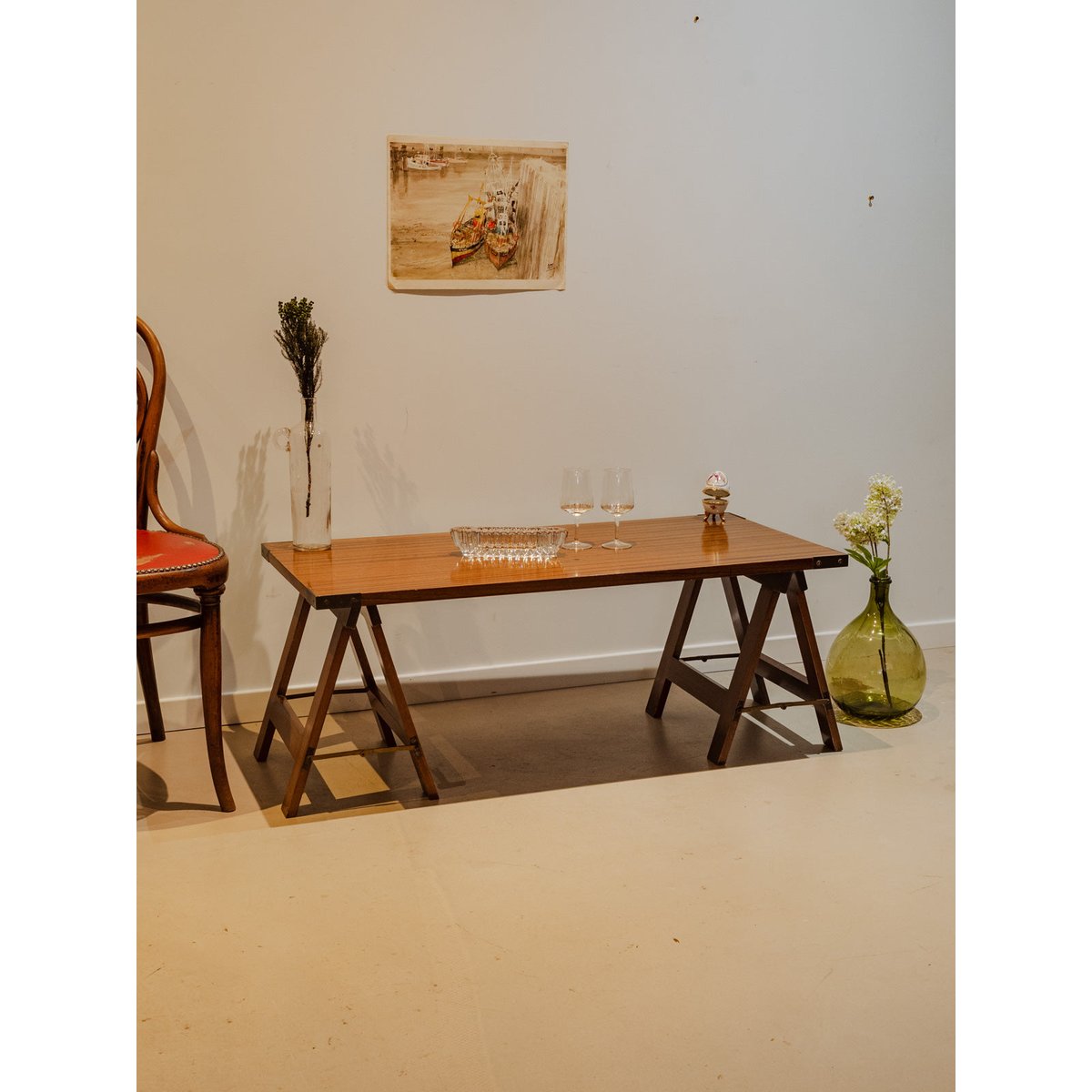 Table basse sur tréteaux en bois Léonie N°917 - Bon état bois foncé, DEBONGOUT