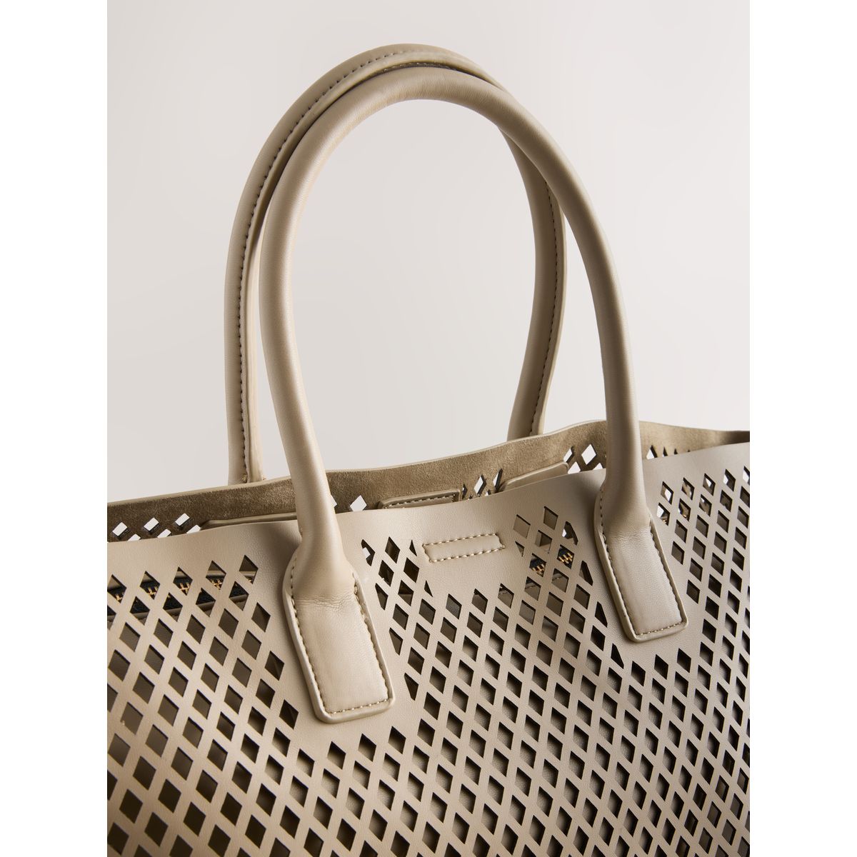 Sac à main découpé au laser taupe, NEXT