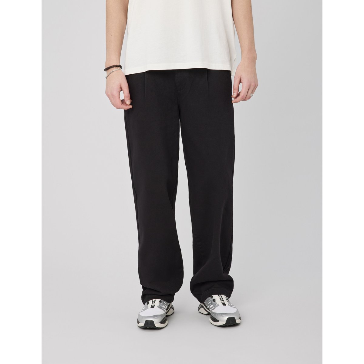 Pantalon droit à pinces noir, BZB