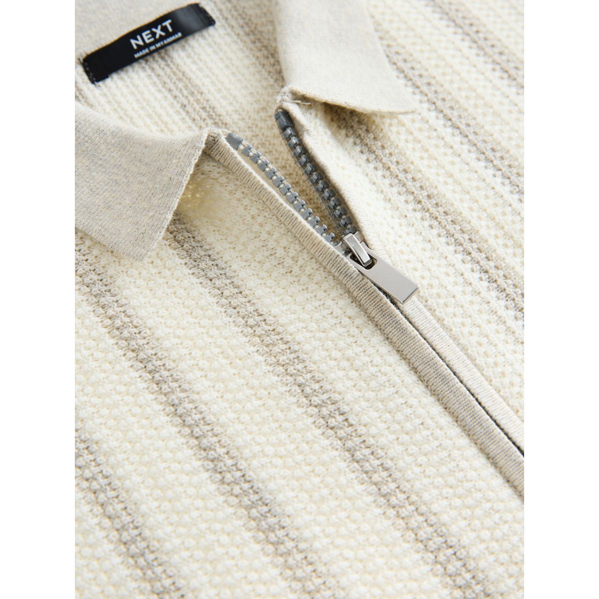 Polo zippé en maille à rayures gris/blanc, NEXT