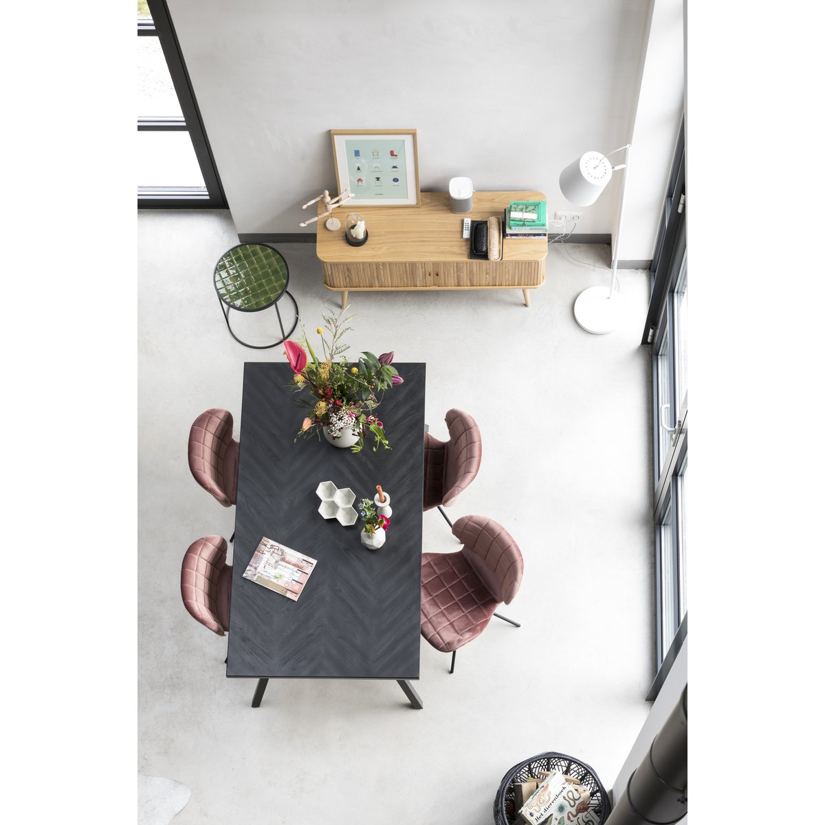 Table en bois rectangulaire 6 places Seth noir, ZUIVER