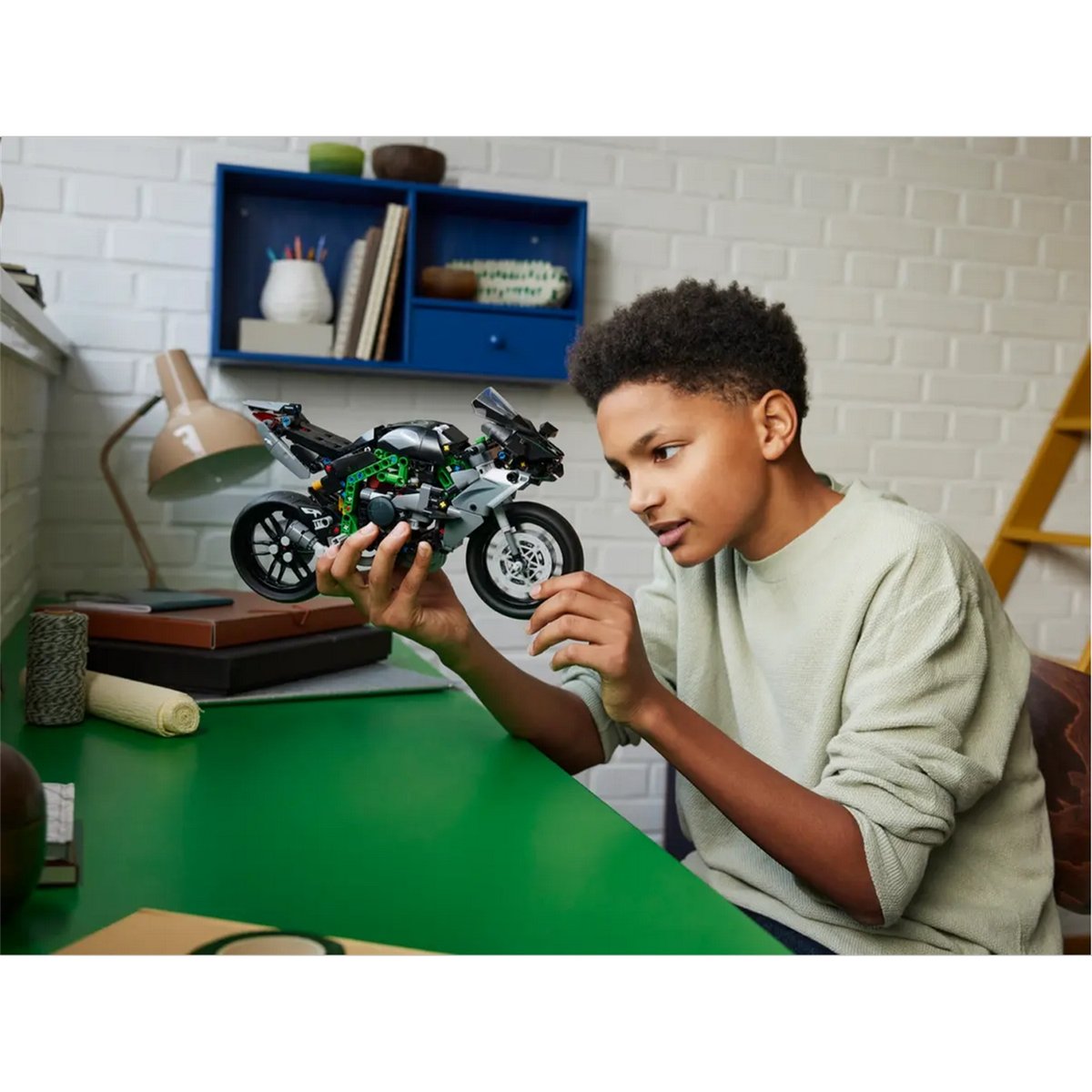 LEGO Technic - Moto Kawasaki Ninja H2R - Modèle 42170 pour Enfants de 10 Ans et Plus noir et vert, LEGO