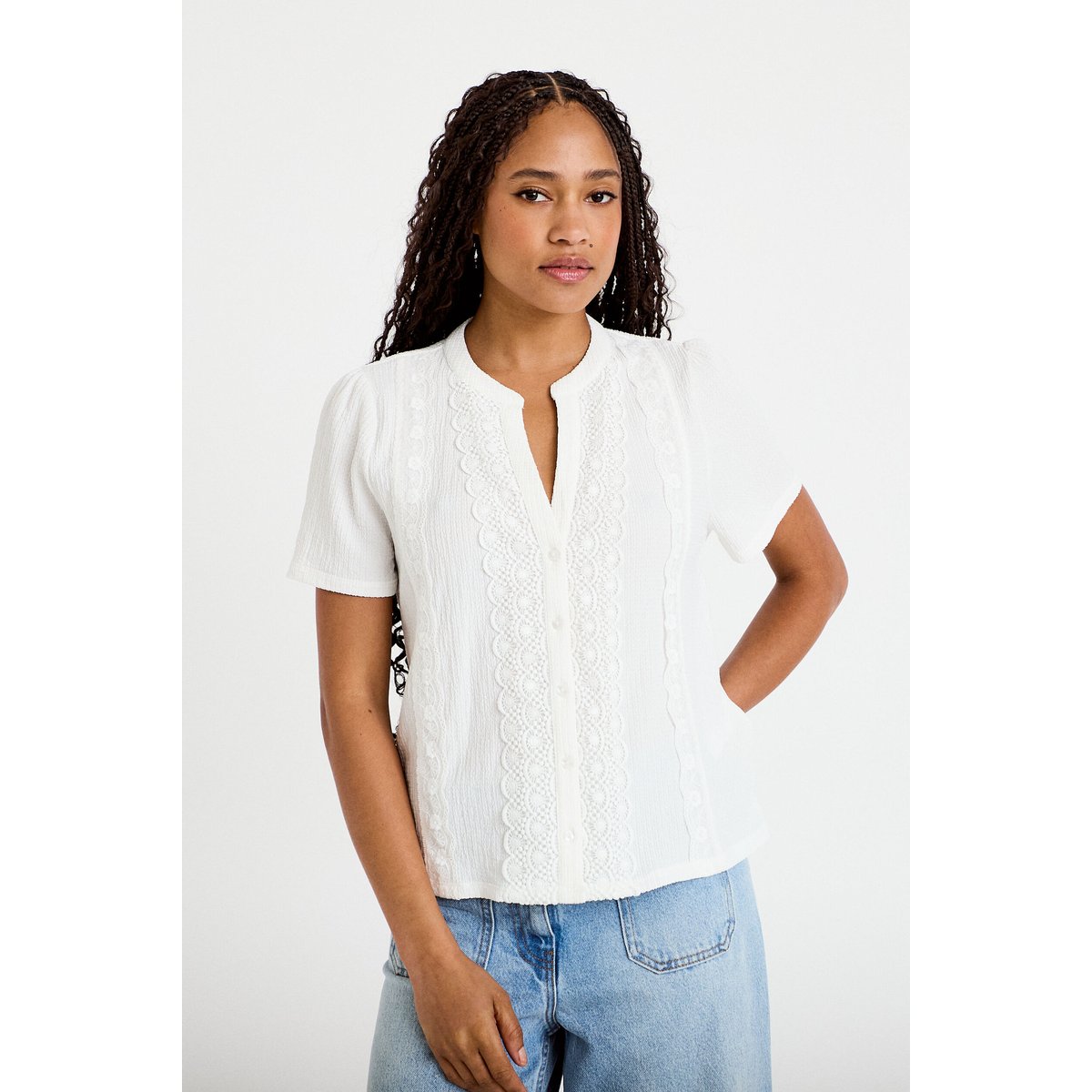 Blouse plastron brodé manches courtes ecru, CACHE CACHE
