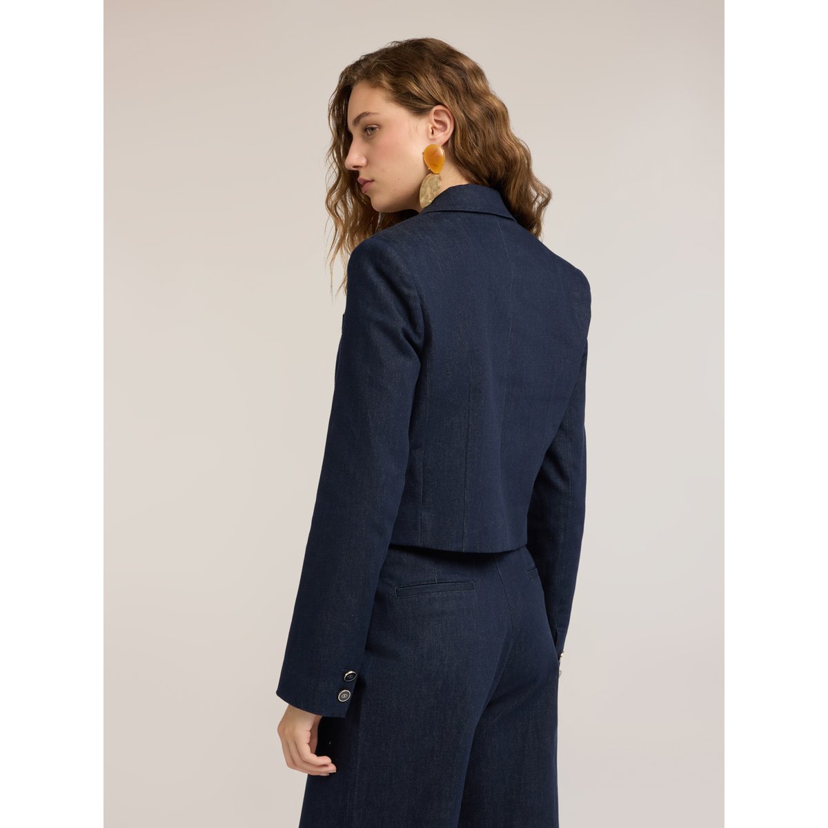Veste Spencer bleu, MOTIVI