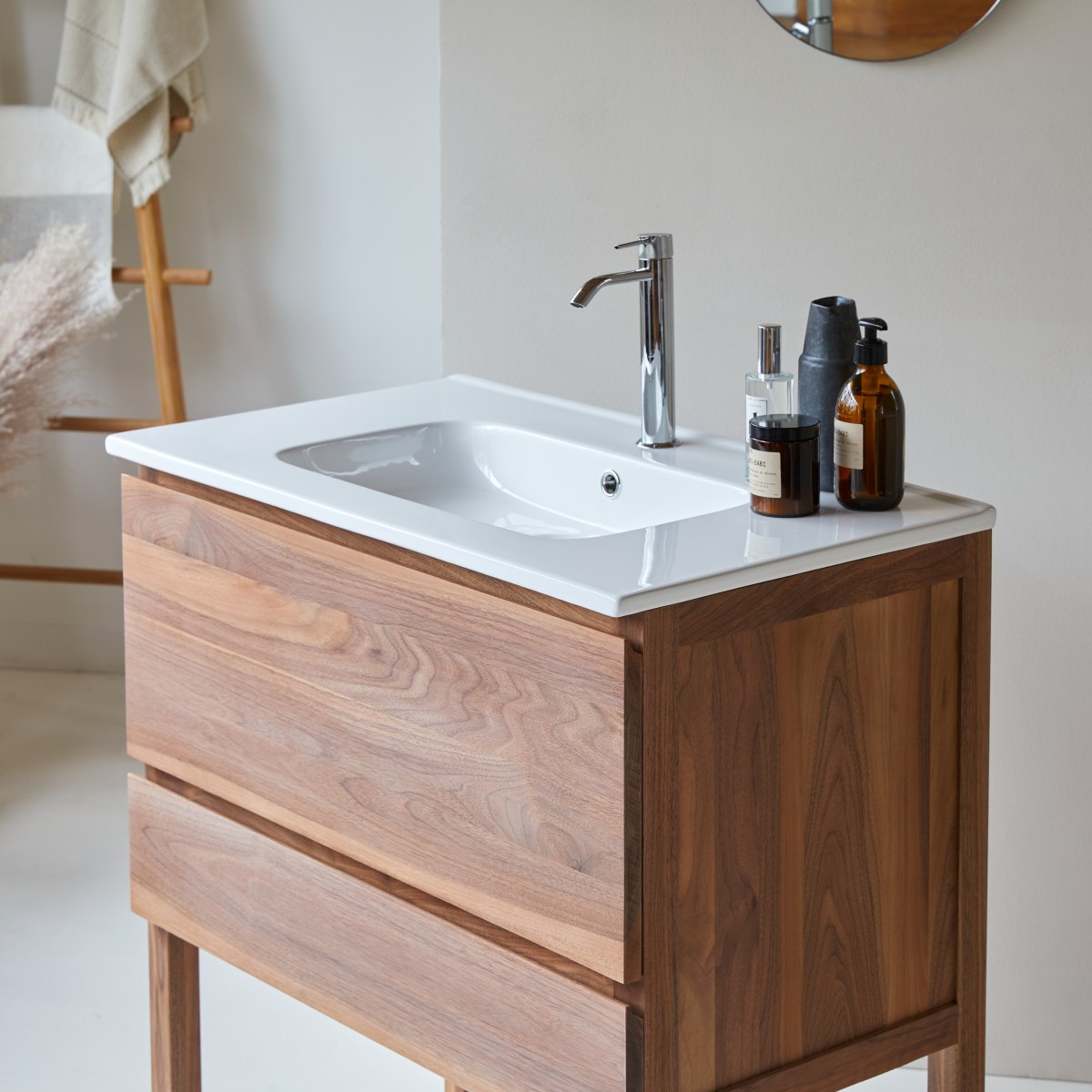 Meuble Salle De Bain en Noyer massif, EDGAR marron foncé, TIKAMOON