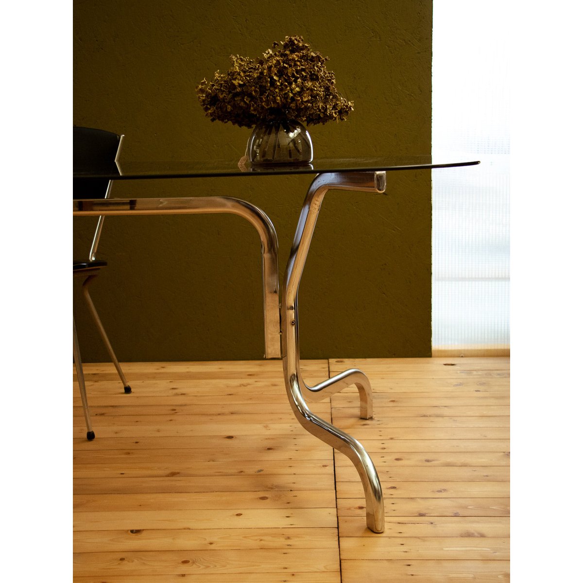 Table à manger en métal et verre fumé Karla N°1119 - Bon état fumé, DEBONGOUT