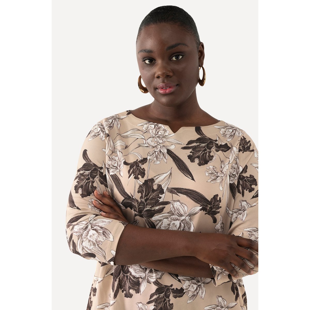 T-shirt slinky au tombé fluide. Encolure beige, ULLA POPKEN