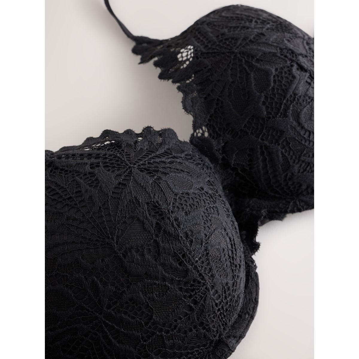 Soutien-gorge en dentelle ultra confort noir, NEXT