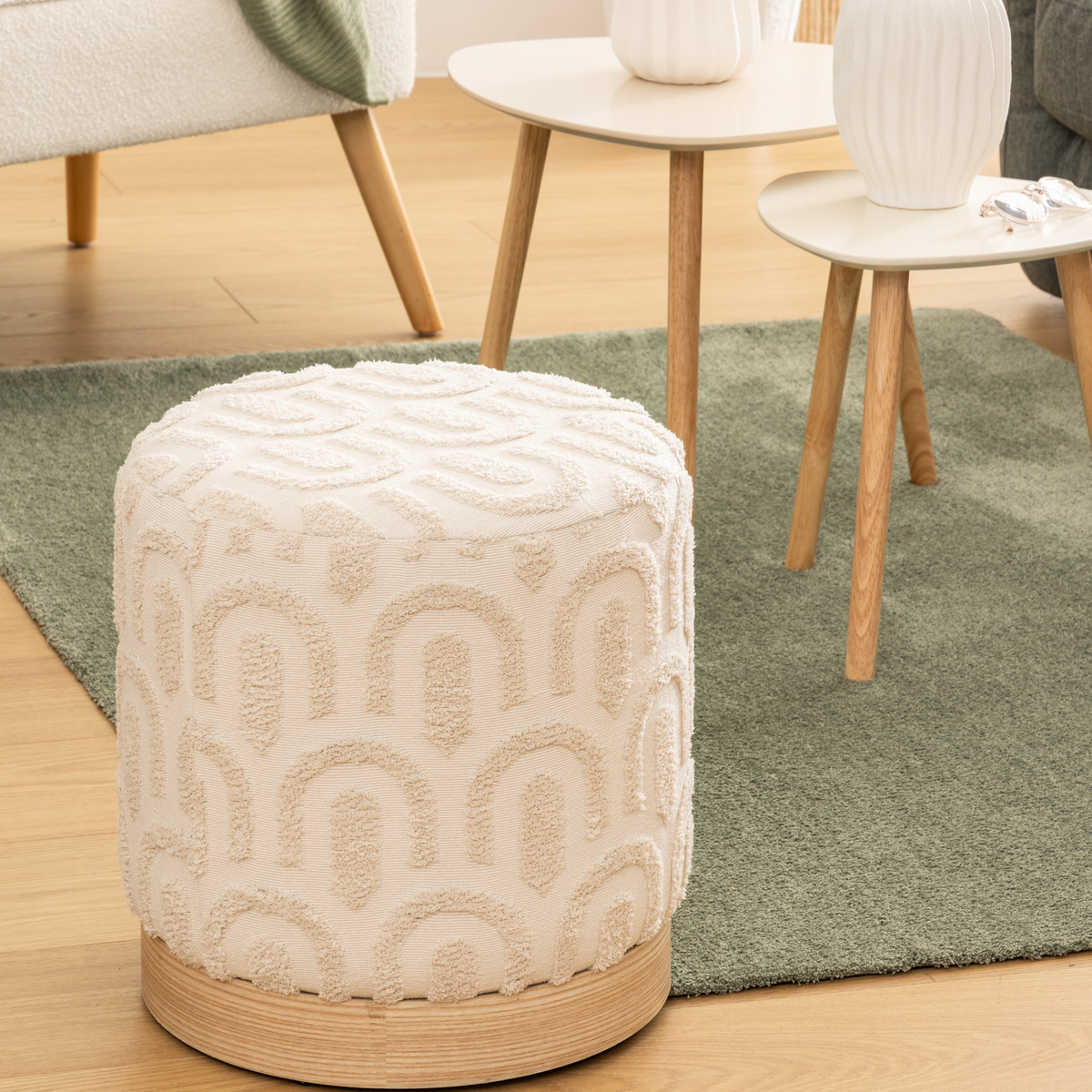 Pouf motifs graphiques tuftés en relief COPAS blanc, ATMOSPHERA
