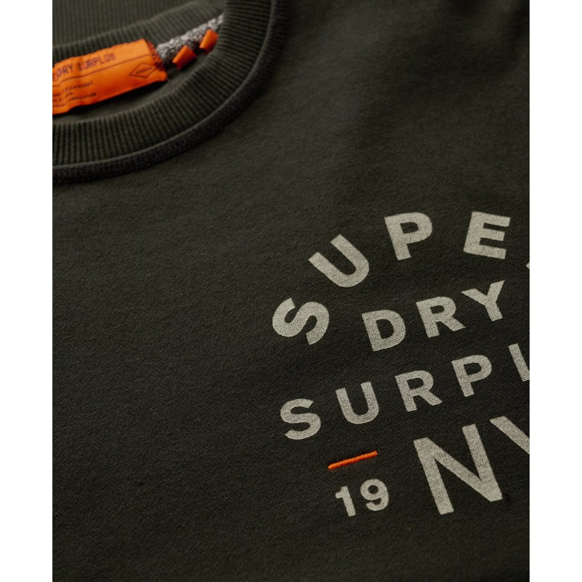 Sweat ras-du-cou à motif Surplus noir délavé, SUPERDRY