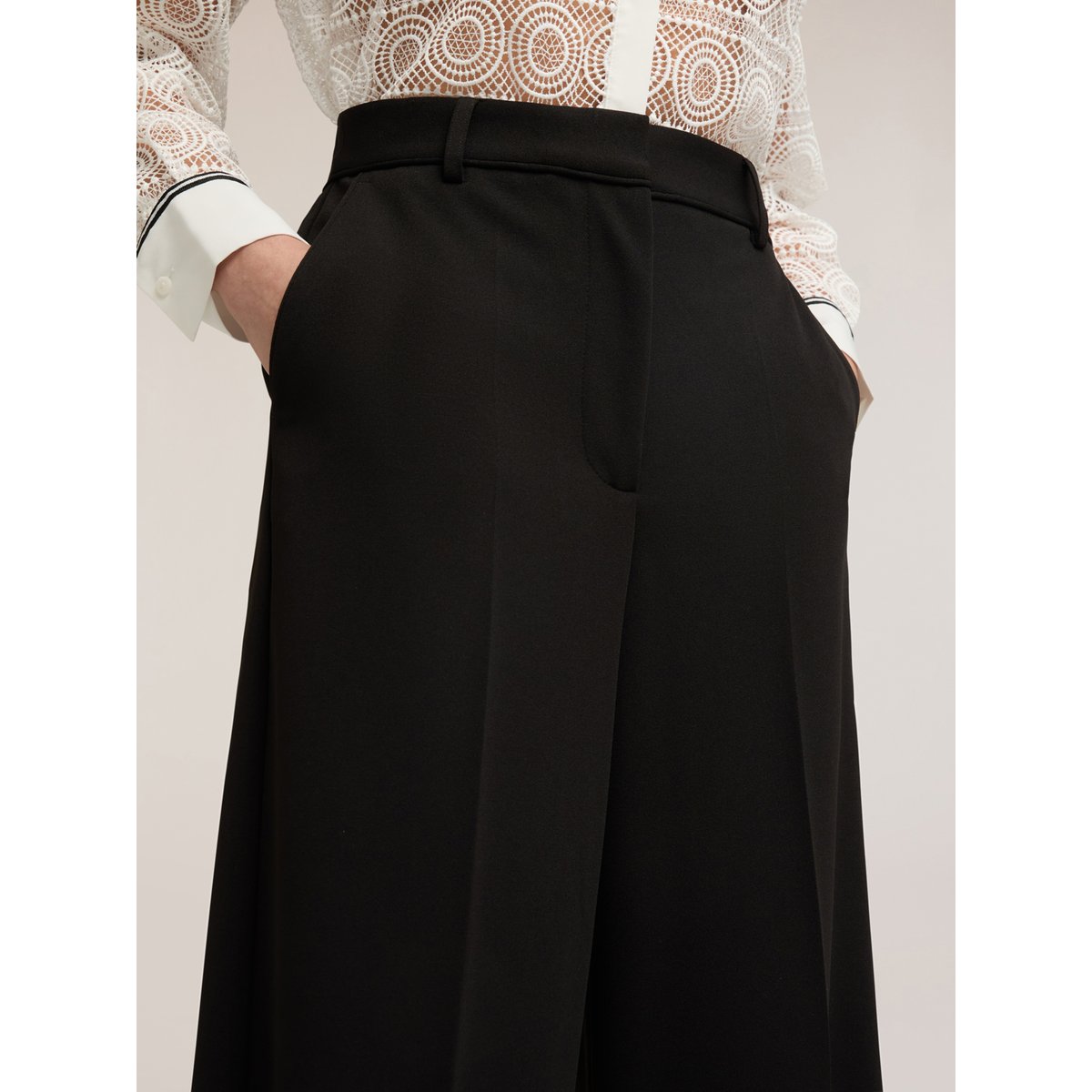 Pantalon palazzo noir, MOTIVI
