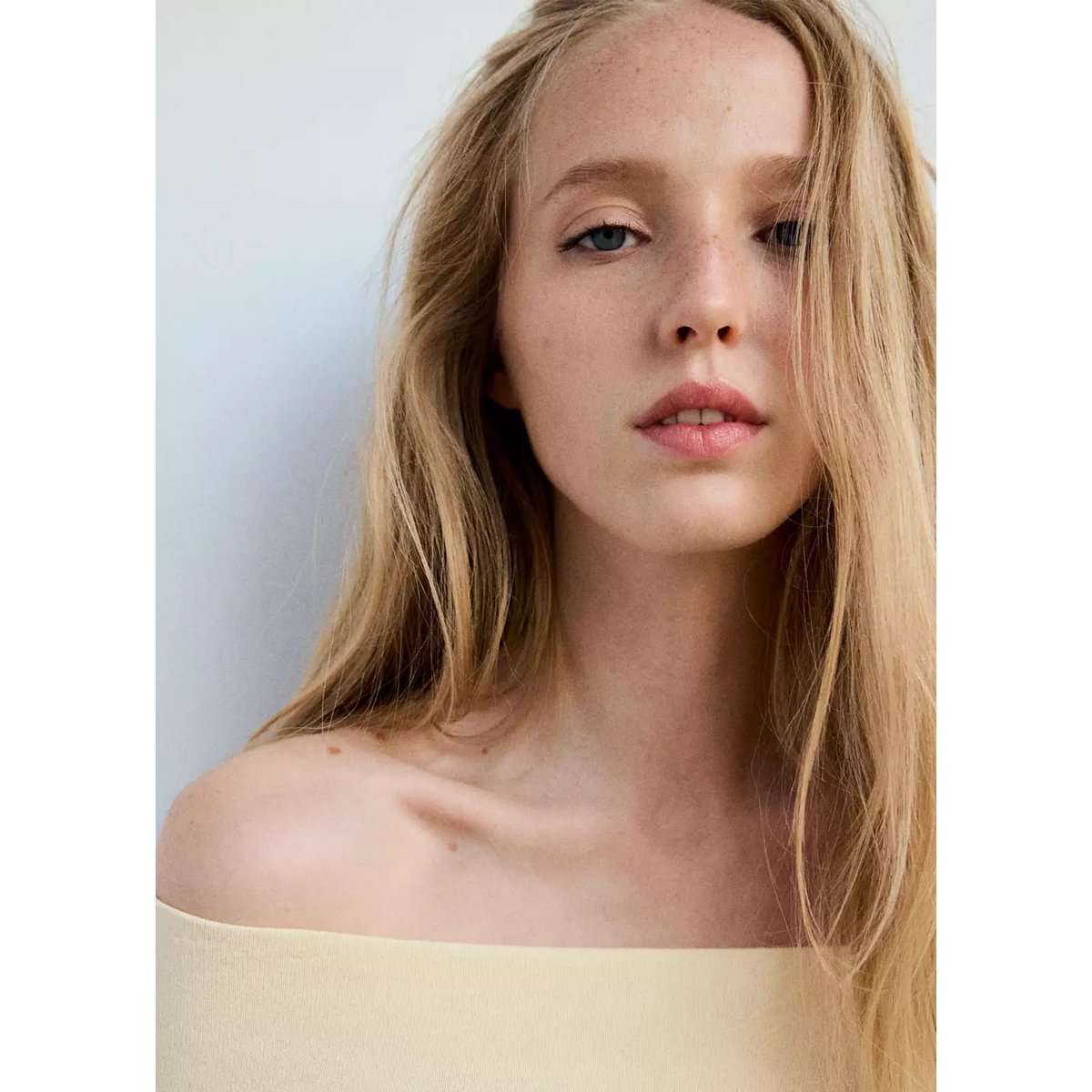 Pull maille épaules dénudées écru, MANGO
