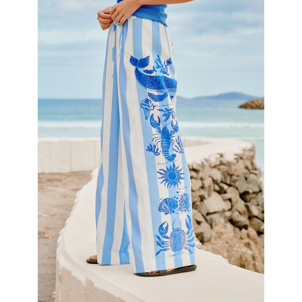 Pantalon en mélange de lin coupe large rayures nautiques bleues et blanches, NEXT