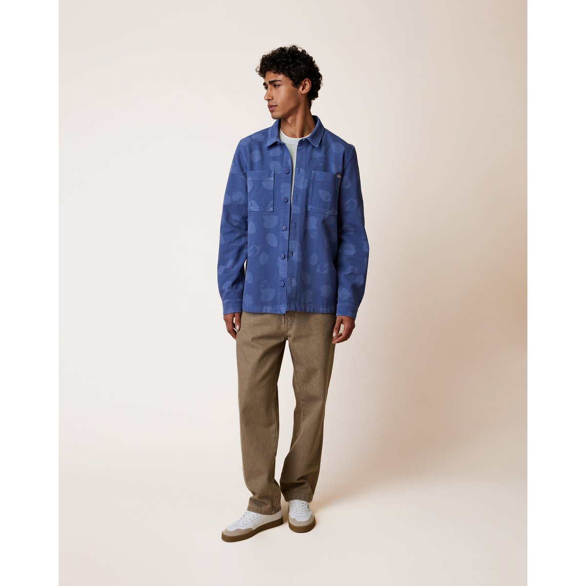 Sur-chemise en tissu sergé bleu et écru, FAGUO
