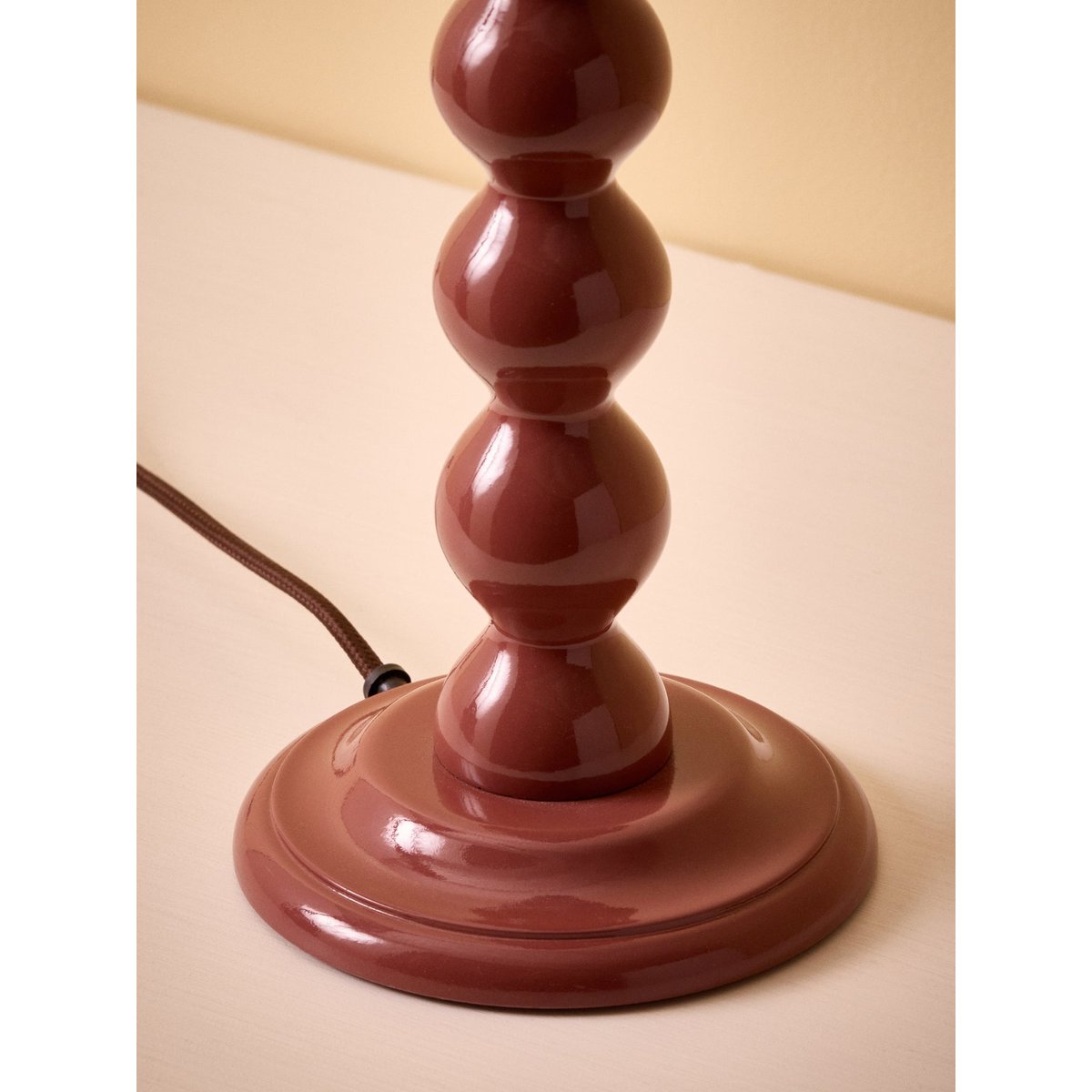 Pied de lampe en bois Bertille - Moyen Modèle bordeaux, CYRILLUS