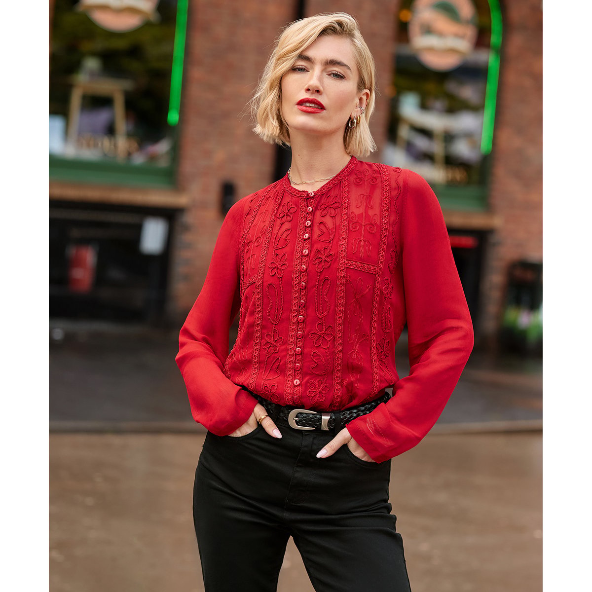 Blouse Boutonnée Brodée Emily avec Caraco rouge, JOE BROWNS
