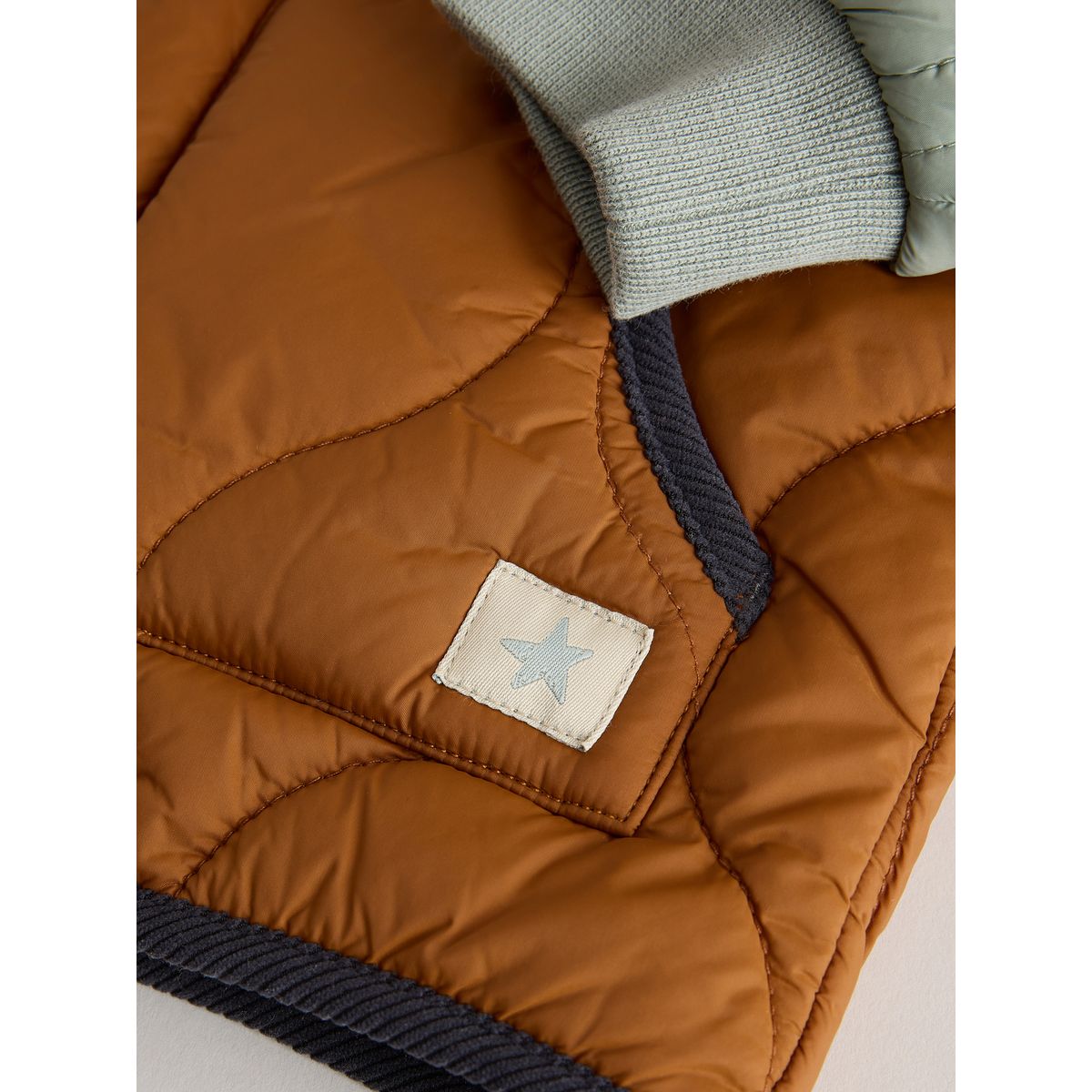 Veste légère matelassée en colour-block marron rouille, NEXT