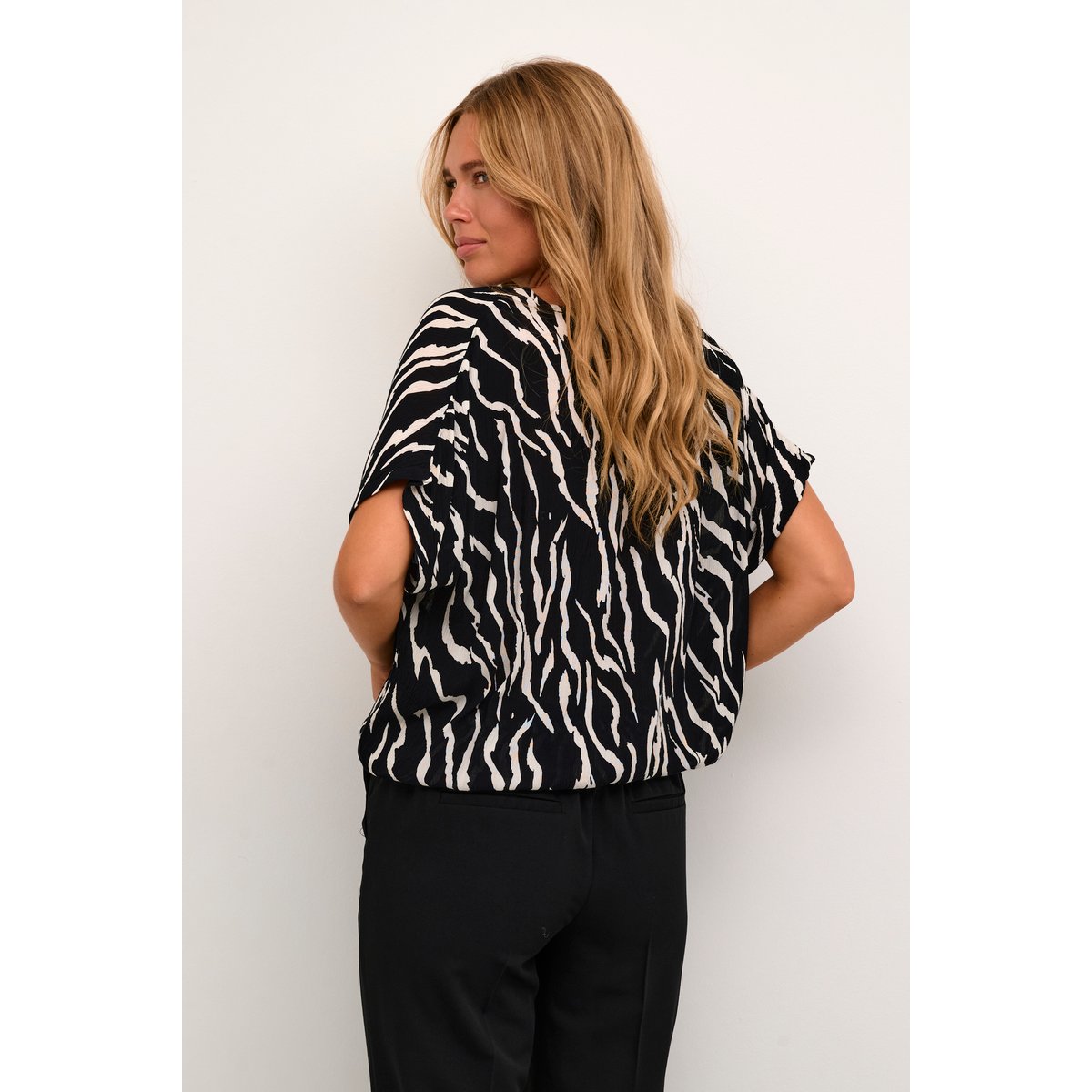 Blouse sans manches noir/blanc zebra animalier, KAFFE