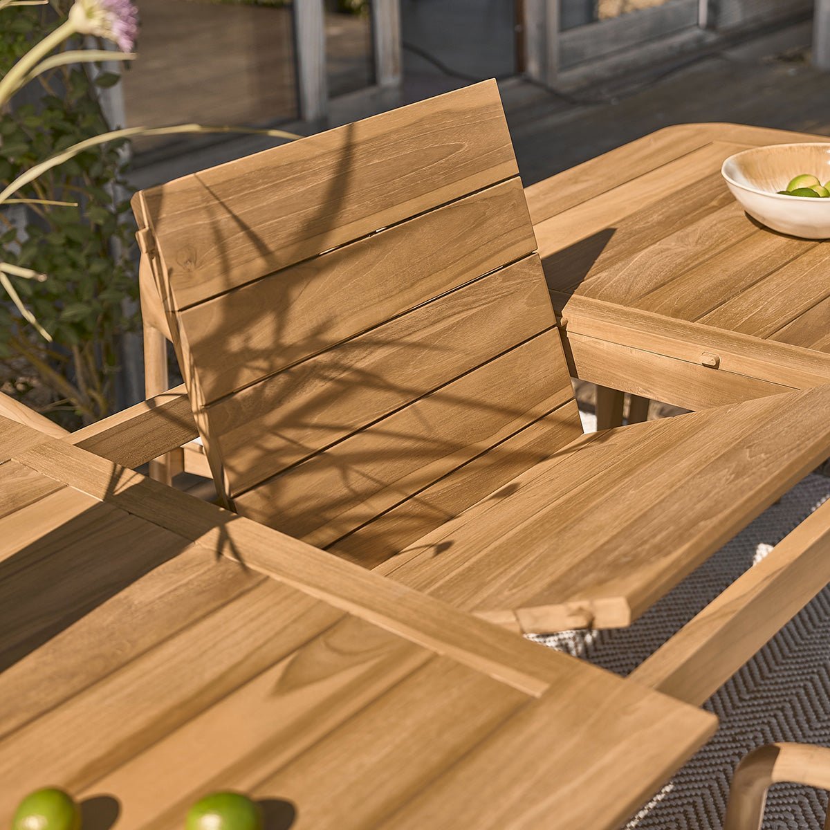 Table de jardin en teck massif extensible 6/8 places AUBE naturel, BERAH GETAH