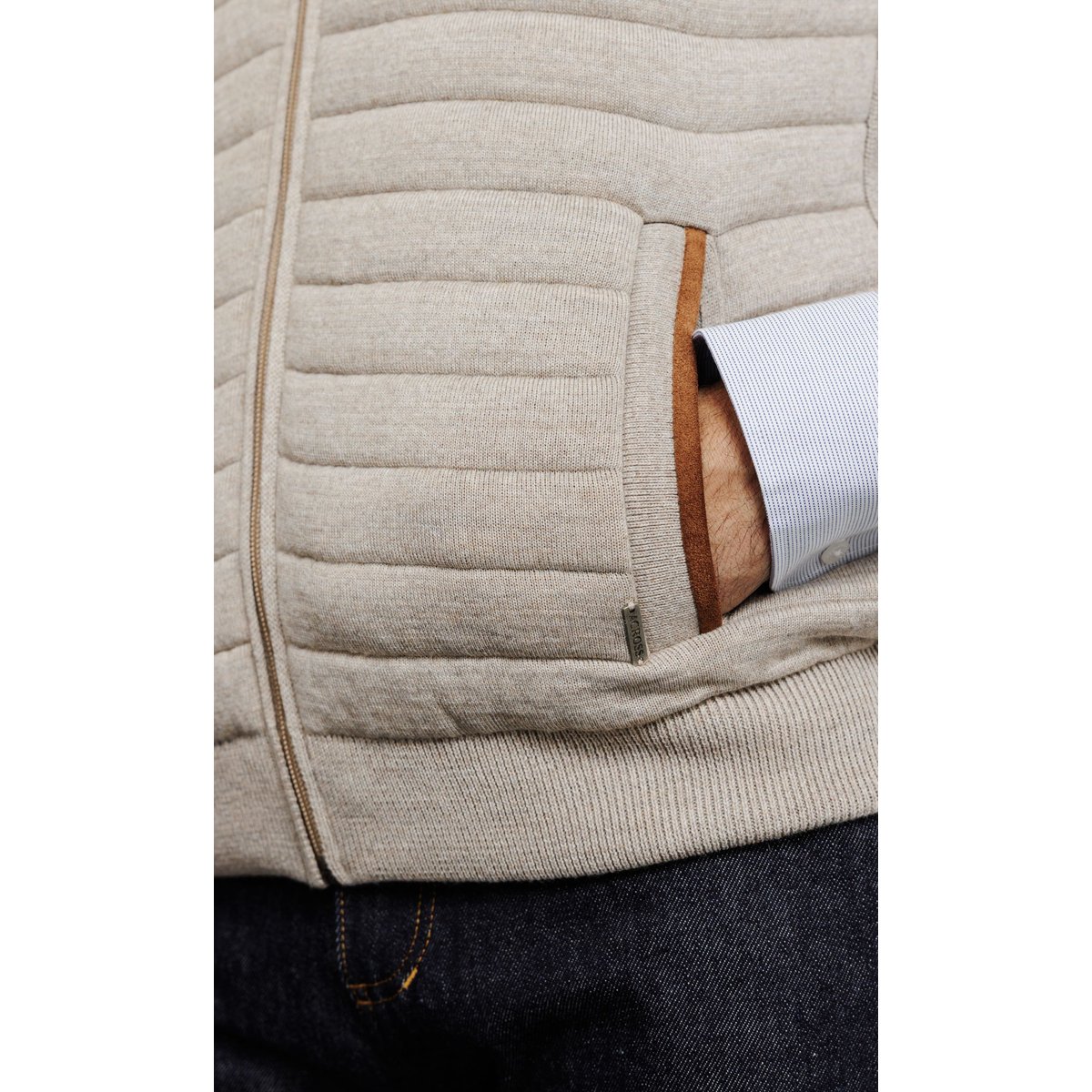 Gilet sans manches matelassé en laine mérinos 2 fils beige, ACROSS