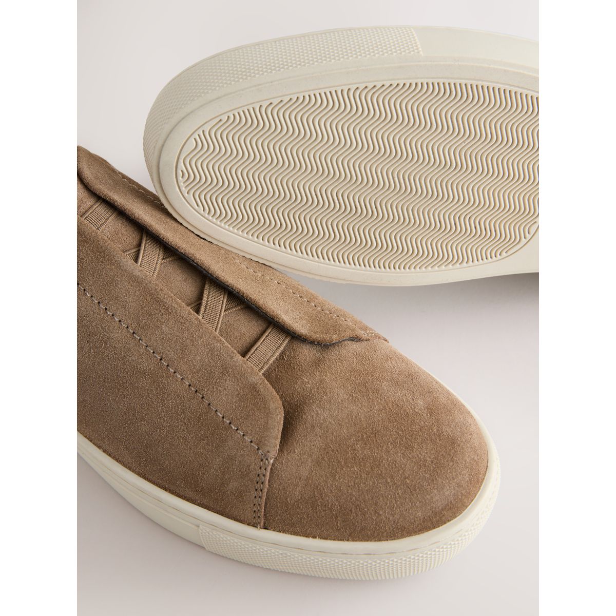 Baskets habillées à lacets élastiques naturel, NEXT
